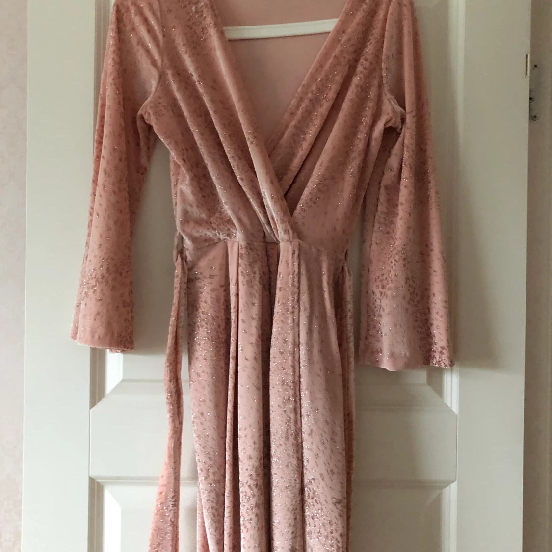 Nelly glittrig klänning