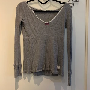 Odd Molly tröja  - Tröjan är inköpt för ca 1 år sen och är sparsamt använd även denna och där av är den i fint skick 