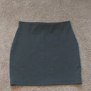 KJOL - Fin kjol ALDRIG använd bara testad. Nyskick