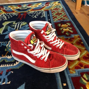 Manchester Vans high str.41 - Bra skick. Lätt använda. Stor 41 passar 42-43