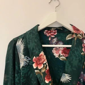 Blus ZARA - Mönstrad blus från ZARA i storlek XS. Knappt använd.✨ köparen står för eventuell frakt.☺️