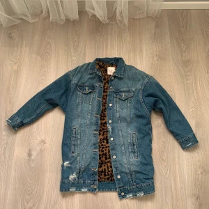 Jeans jacka.  - Jätte fint jacka i storlek XS/34. 
