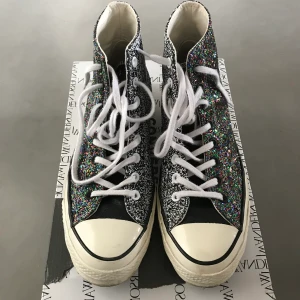 JW Anderson Converse - JW Anderson Converse, i princip felfria med tillhörande box