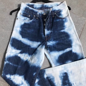 CASUCCI Jeans - Blekta jeans från italienska märket Casucci. Straight leg och jättebra skick.