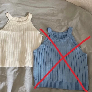 Stickade linnen  - Jättefina onvända stickade linnen från shein, endast testade. En ljusblå och en vit, skönt material. Storlek M men ganska små i storlekarna så passar mindre. Säljer då de var lite för korta på mig. Säljer 1 för 70 kr eller båda för 130 kr!💕💕 (BLÅA SÅLD) 