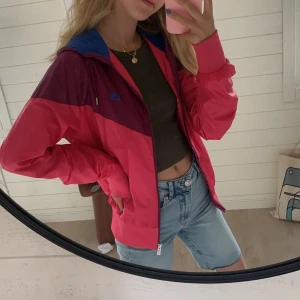 Retro Nike jacka - Tunn retro Nike jacka i storlek M men passar xs-L🦋💞💜 om det är många intresserade buda i kommentarerna