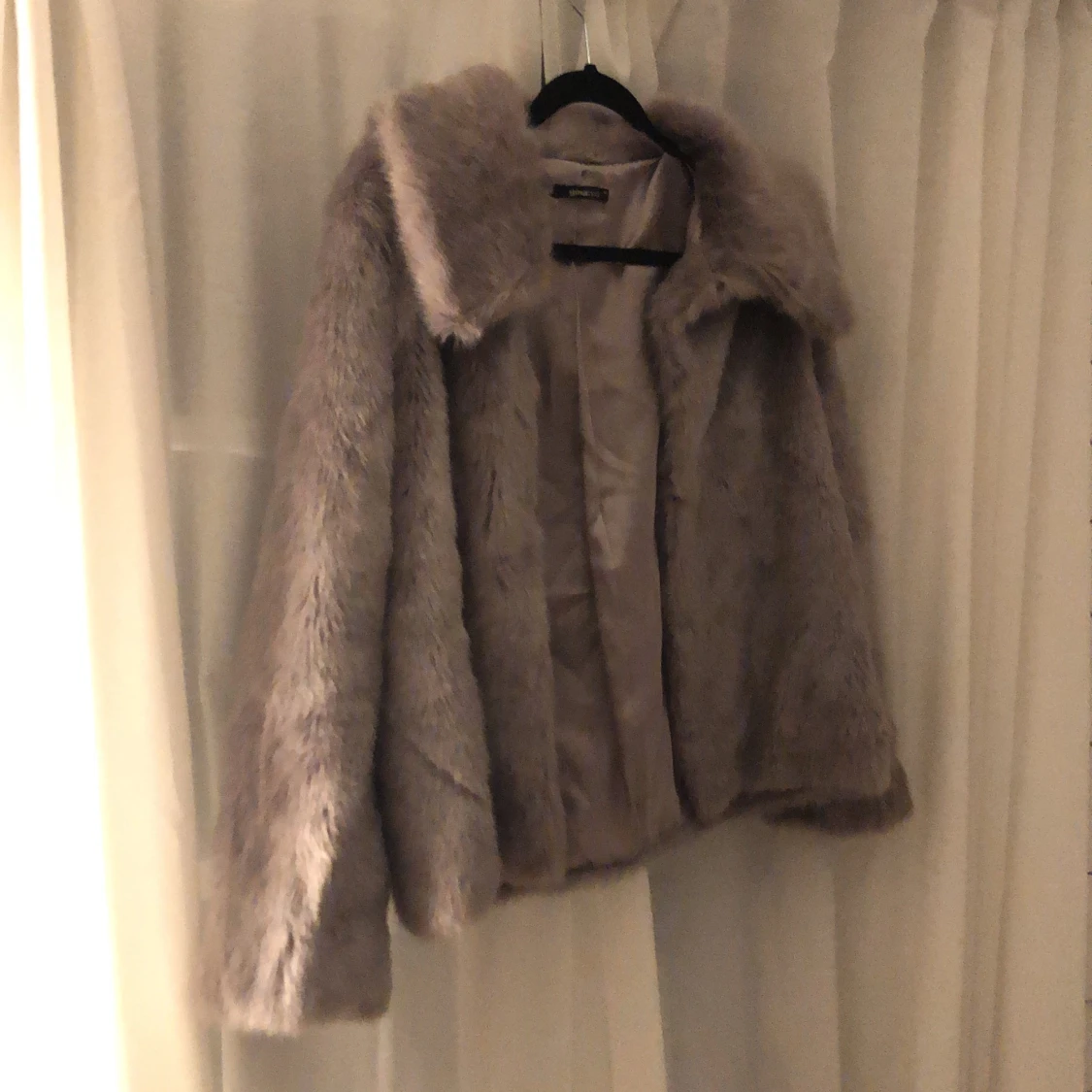 Grå pälsjacka