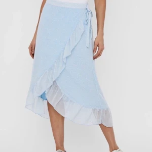 Omlott kjol - Superfin omlottsydd kjol i storlek M✨ Bara använt 1 gång! Slutsåld på Vera Modas hemsida. 