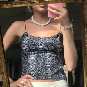 Fest-linne - Så bra festlinne, köpt på Humana, oanvänd, smala band