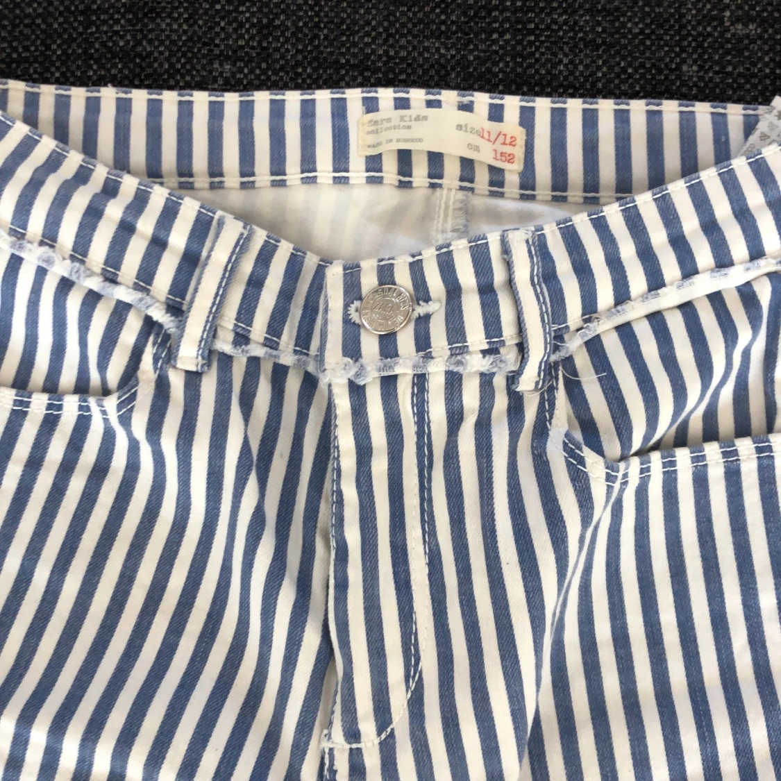 Blårandiga byxor från Zara st. 152 - 91