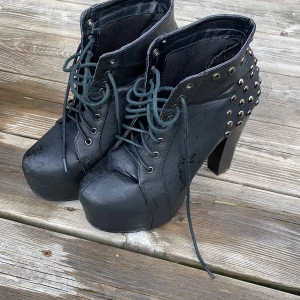 Klackskor - Storlek 37, fint skick då dom knappt är andvända 