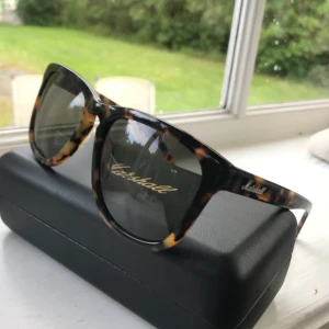 Marshall solbrillor  - Solbrillor utan repor. Knappt använda. Nypris 1200kr 