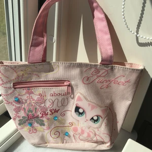 Rosa my littles petshop väska - 200kr+frakt (44kr)! Den är i väldigt bra kondition och går inte att köpa! Supergullig och estetiskt! 