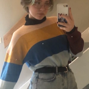 Stickad tröja i många färger - En stickad tröja, inte mycket använd 