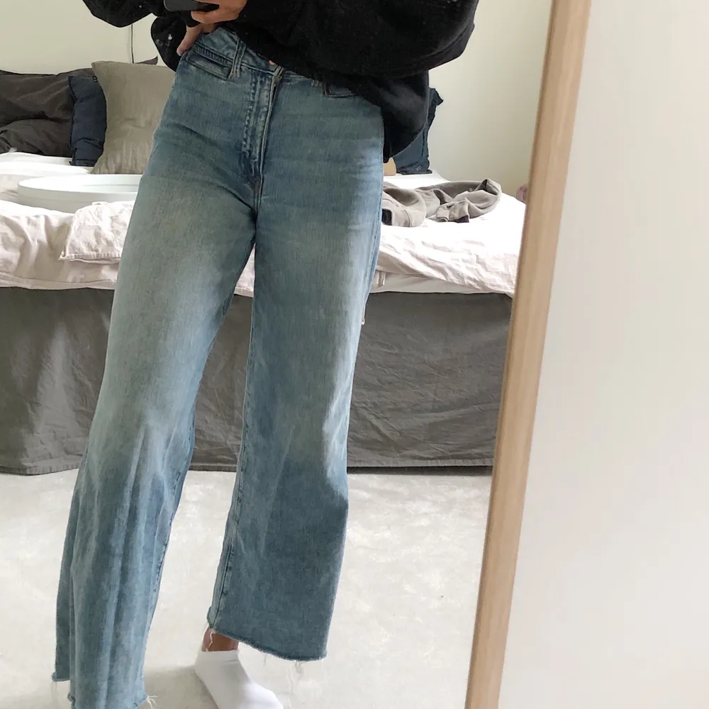 Hm’s culotte high waisted raka jeans! Så snygga och sköna💕💋storlek 34 men passar 32 också, jättebra skick! Är 158 cm lång💞 säljs för 250 eller bud! 70kr frakt💗. Jeans & Byxor.