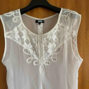  - Fint linne/blus, kan mötas i Uppsala eller frakta. Hör av dig för fler bilder eller om du har frågor! 💓🥰