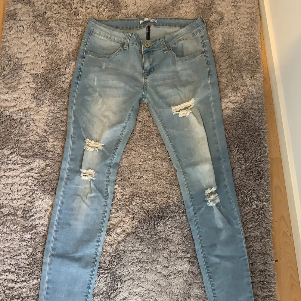 Low raised ropes skinny jeans. Newley bought from South America, never worn before. They have functional front pockets . Jeans & Byxor.