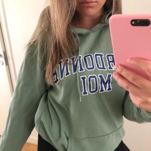 Hoodie - Superskön ”vintage” hoodie, superfint skick! Knappt använd! 200 kr + frakt! 