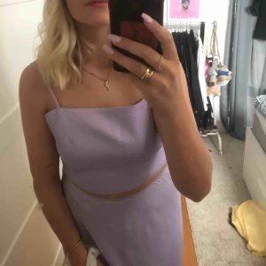  - Så fint set från zara. Båda delarna säljes tillsammans. strl L men passar M också vilket jag har! Några få tråddragningar på kjolen men inget man stör sig på💜 båda för 400 kr inkl frakt 