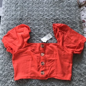 Orange top - Orange topp, storlek: 40 EUR. Har aldrig använts 💐💐💐