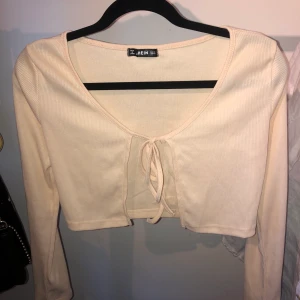 Kofta från shein  - Beige/gul aktig kofta från shein storlek S, använd en gång, 50kr + frakt