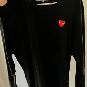 Comme de garcon tröja, långärmad - Långärmad snygg och skön comme de garcon tröja. Strl S. 