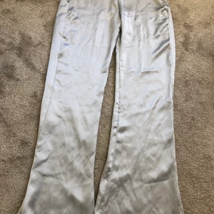 Satinbyxor bootcut - Köpare står för frakt alt hämtning i Malmö 📦 