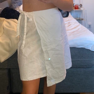 Kjol från nakd  - Är använd en gång. Säljer pga den e för lång. Är superfin. Köpare står för frakt