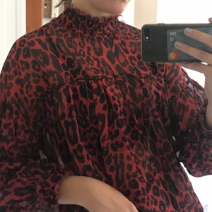 Ass cool blus - Jätte cool blus fårn zara. Lite see through. Bra skick. (100kr+frakt)😇