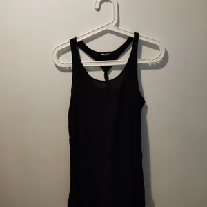 Linne - Snurrad i ryggen, oversize/rätt lång