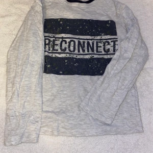 Långärmad tshirt stl 134 - Snygg och skön långärmad tshirt i stl 134 från Primark. Använt men fint skick!