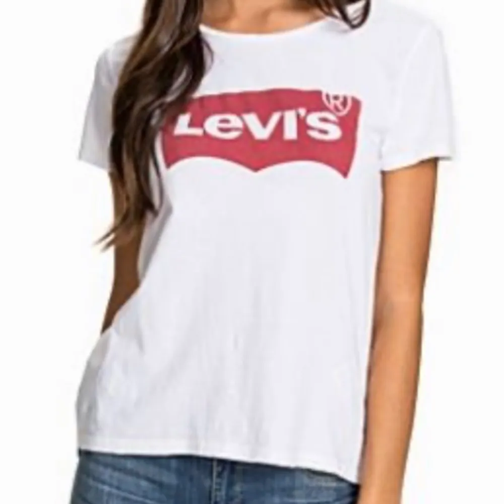 🤍❤️Endast testad äkta Levi’s Tee, för liten för mig:(. T-shirts.