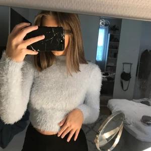 fluffig tröja - en jätte mysig & fluffig tröja från H&M, knappt använd, storlek XS