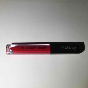  - Vårdande liquid Lipstick från Isadora. Endast swatchat. 