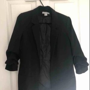  - Kavaj från H&M. Aldrig använd. Nypris 499:-. 