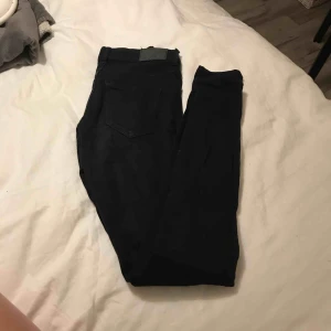  - Jeans från Gina tricot som knappt är använda! Modellen Alex! Köparen står för frakten på 54:- & betalning sker via swish! 💕