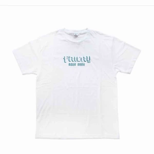  - Oöppnad vit Fricky T-shirt storlek L. Frakt tillkommer