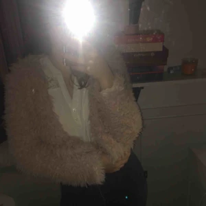  - Jättefin jacka/kofta från gina i storlek xs. Endast använd 1 gång.