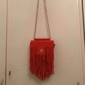  - Snygg röd väska från & Other Stories, aldrig använt den. 