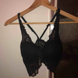  - Bralette från Victoria’s secret.