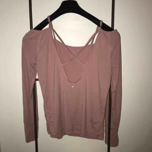  - Träningströja. XS men passar även S