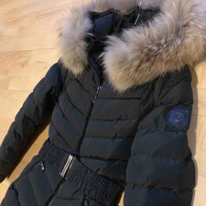  - Jacka från hollies i nyskick