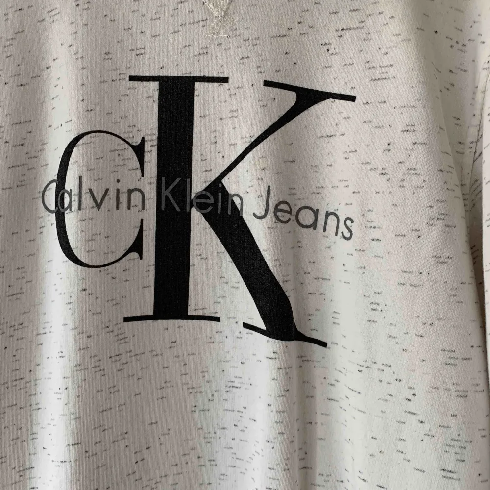 Oanvänd Calvin Klein liknande tröja!. Tröjor & Koftor.