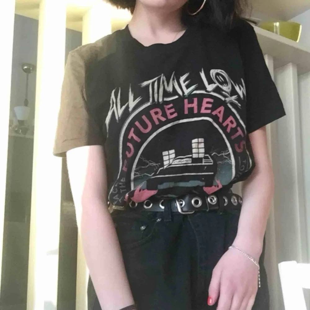 All Time Low-merch köpt på en konsert i London i strl M. Sparsamt använd! 70kr + frakt Betalas helst via swish!. T-shirts.