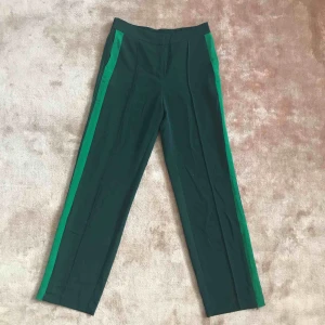  - Gröna byxor med revär 