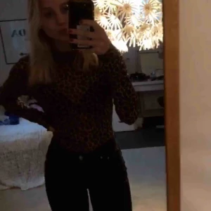  - Snygg mesh tröja i leopard, vero moda