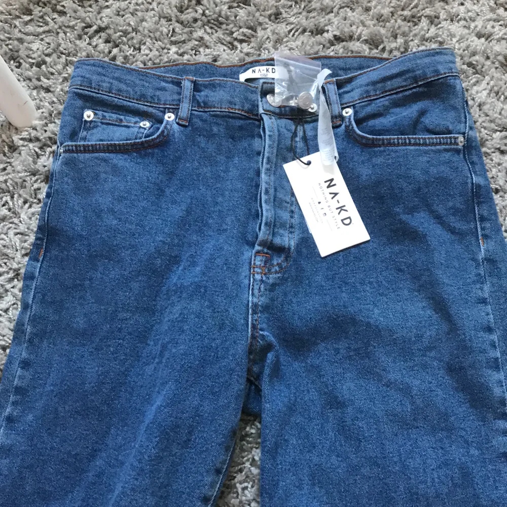 Helt oanvända NAKD jeans endast testade. Alla lappar kvar. Storlek 40! Bud från 250 + frakt ! Slutdatum satt vid första bud🧚🏻‍♀️ . Jeans & Byxor.