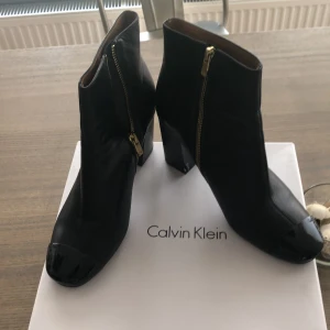 Calvin Klein boots  - Använda 2 gånger. Mjuka och bekväma. Köparen betalar 📦. 
