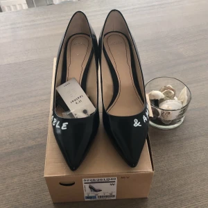 Zara  - Äkta läder. Oanvänd. Köparen betalar 📦. 