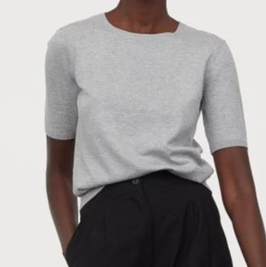 Stickad tröja från hm - Säljer denna stickade tröja från hm, storlek xs. Aldrig använd. Köparen står för frakten